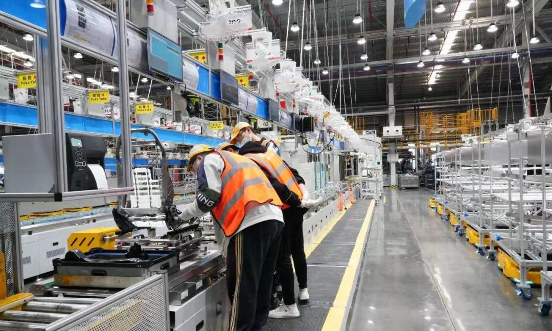 Dongfeng Lear × Standard Robots | Automated material handling in the final assembly workshop